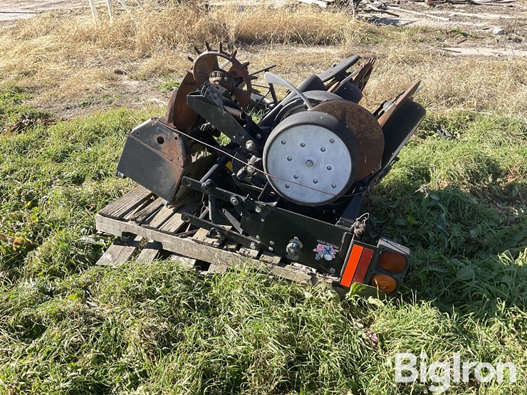 kinze-front-mounted-row-units-image-19