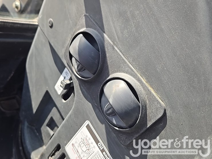 2022-yanmar-vio80-image-121