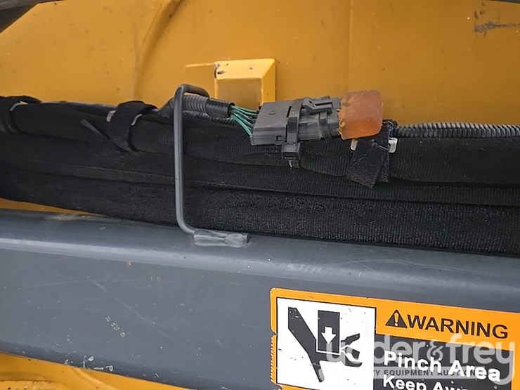 2020-deere-333g-image-32