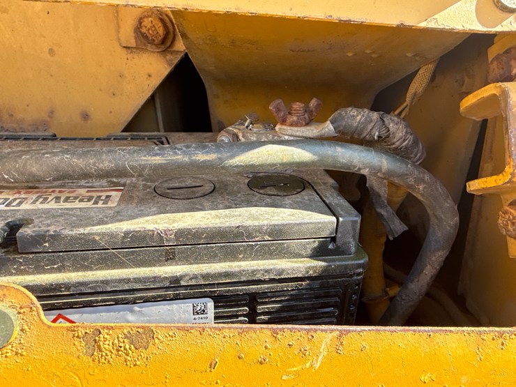 caterpillar-d4h-image-16