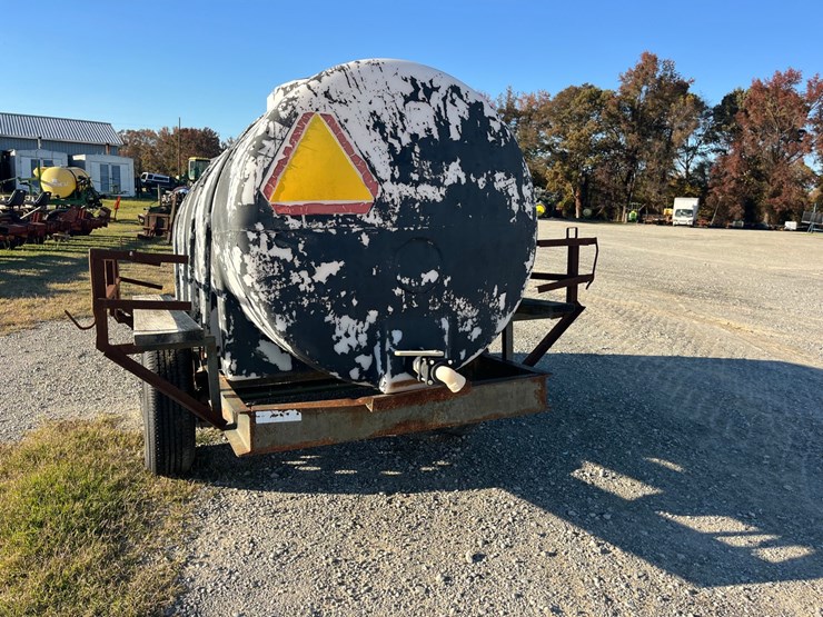 shivers-dual-axle-1000-gal-poly-nurse-trailer,-no-pump,-located-at-1244-vandiford-thomas-rd,-snow-hill-nc-call-252-531-8061-for-more-information-image-5