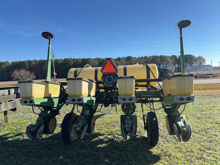 john-deere-7200-pull-type-vacuum-air-planter---4-row-located-at-107-jernigan-swamp-rd.,-ahoskie,-nc-image-13