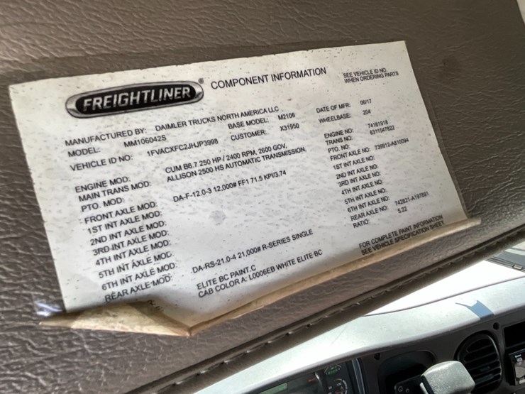 2018-freightliner-m2-106-image-21