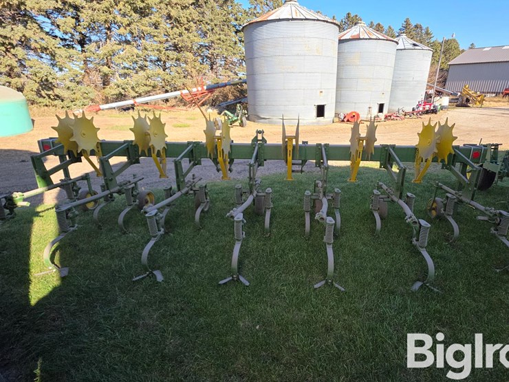 john-deere-8r30"-cultivator-image-5