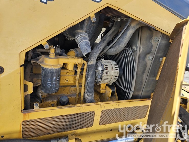 2015-deere-450j-image-28