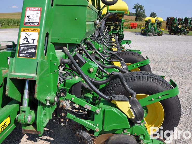 2015-john-deere-1775nt-image-18