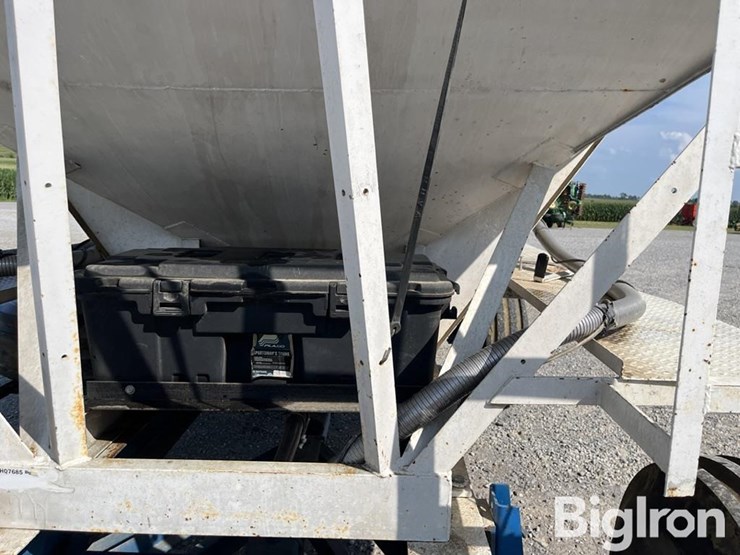 willmar-300-bushel-gravity-wagon-image-15