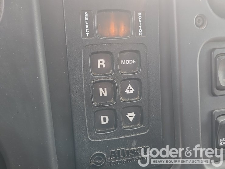 2021-freightliner-m2-106-image-120