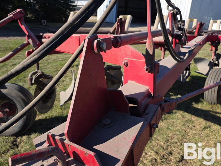 international-700-image-12