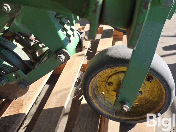 john-deere-2r30"-planter-image-20