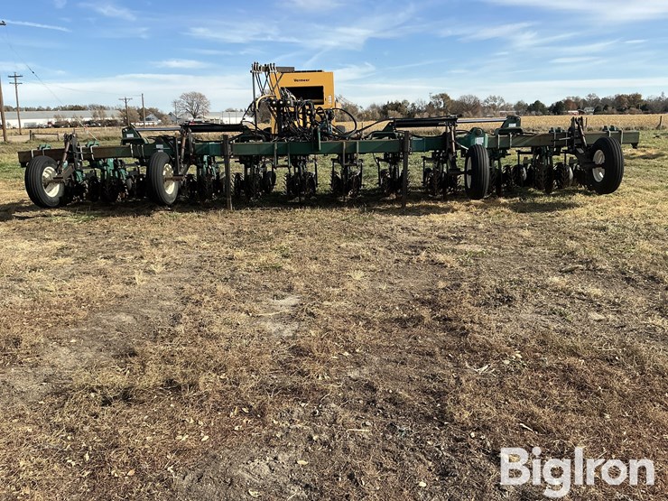 strip-cat-strip-tiller-image-2