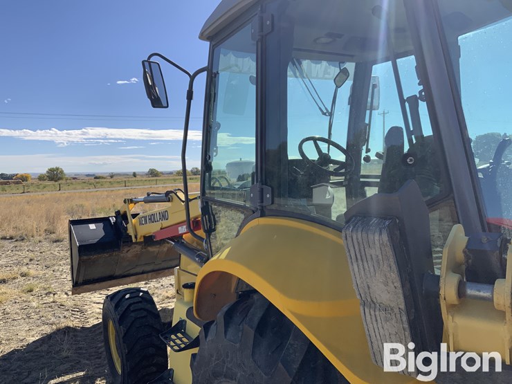 2020-new-holland-b95b-image-15