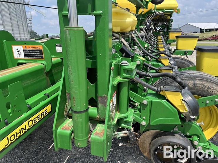 2020-john-deere-1775-image-15