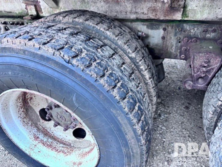 2003-volvo-10-image-38