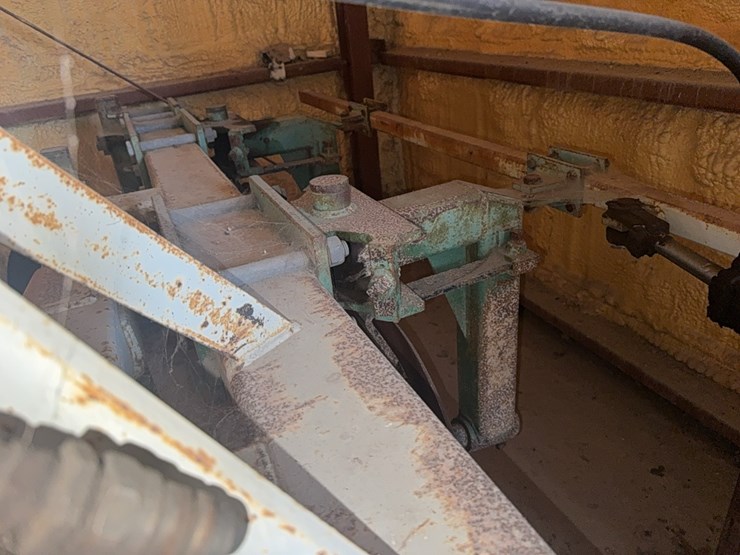 strickland-4-row-sweet-potato-inverting-plow-image-24