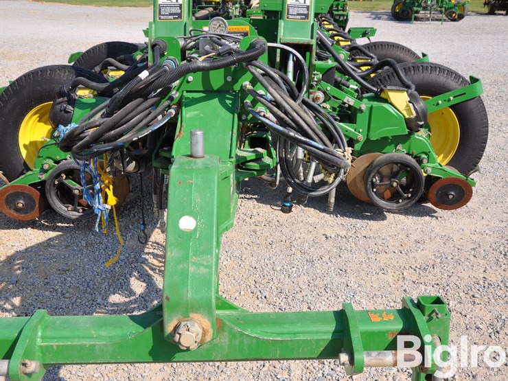 2015-john-deere-1775nt-image-11