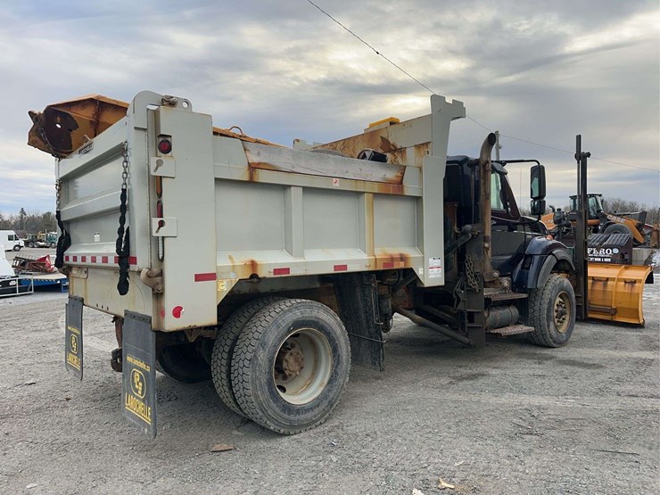 2010-international-7400-image-5