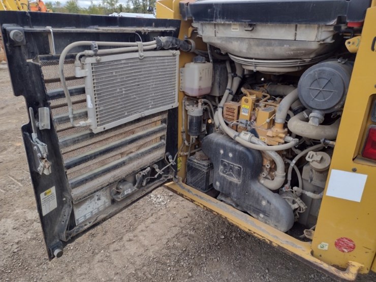 caterpillar-246d-image-23