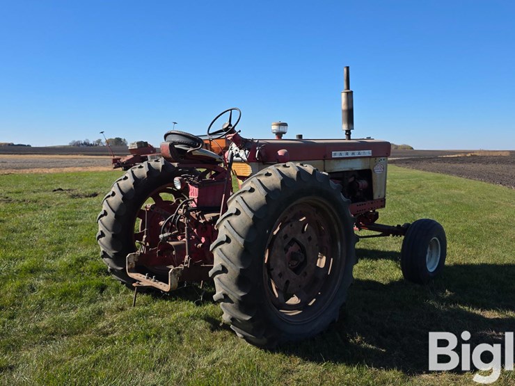 farmall-560-2wd-tractor-image-5
