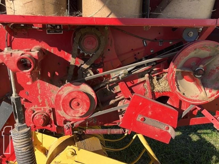 2010-new-holland-br7070-image-19