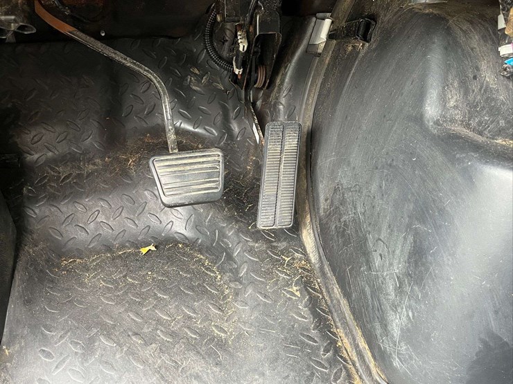 2005-gmc-c8-cable-placer-truck-image-83