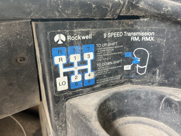 #1633-•-1995-freightliner-usf-1e-sleeper-cab-truck-tractor-image-80