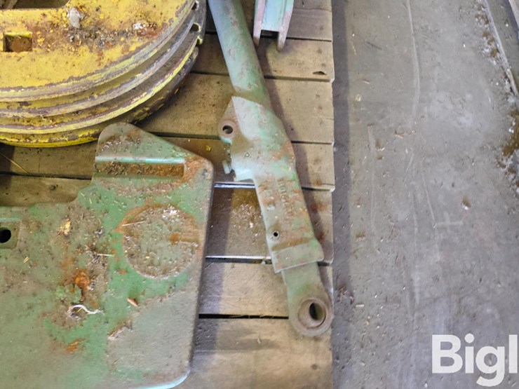 john-deere-tractor-weights-&-quick-hitch-image-16