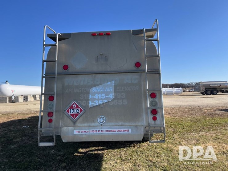 2007-freightliner-petroleum-truck-(jn3391,-unit-2373)-image-8