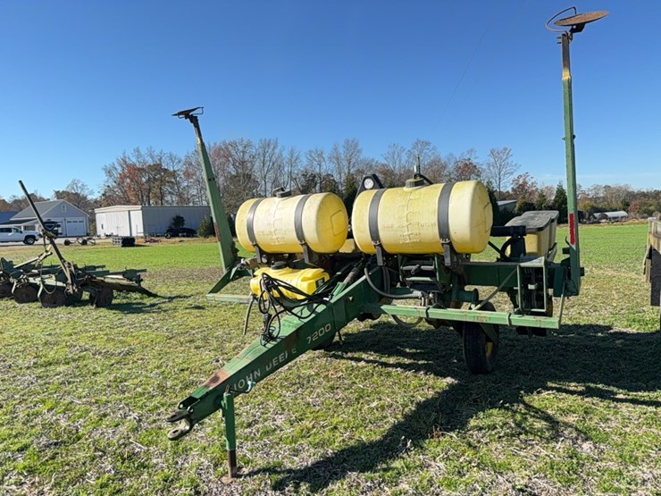 john-deere-7200-pull-type-vacuum-air-planter---4-row-located-at-107-jernigan-swamp-rd.,-ahoskie,-nc-image-5