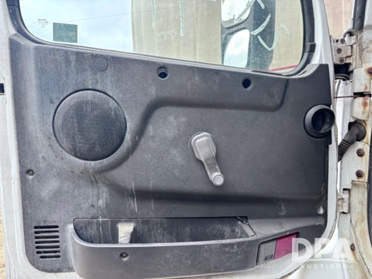 2003-volvo-10-image-73