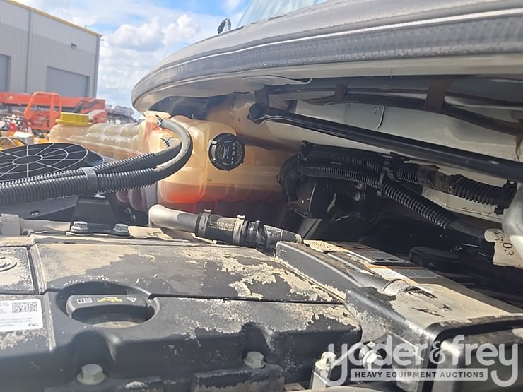 2021-freightliner-m2-106-image-89