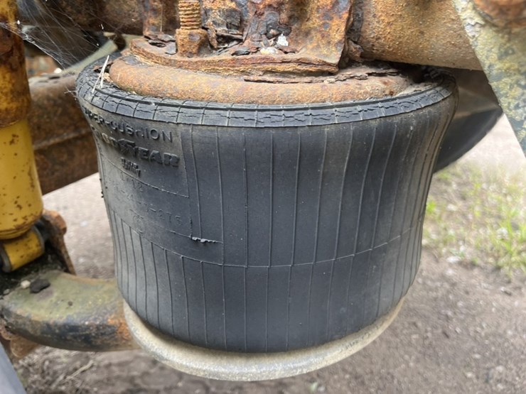 #1633-•-1995-freightliner-usf-1e-sleeper-cab-truck-tractor-image-36