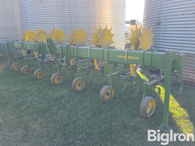 john-deere-8r30"-cultivator-image-1