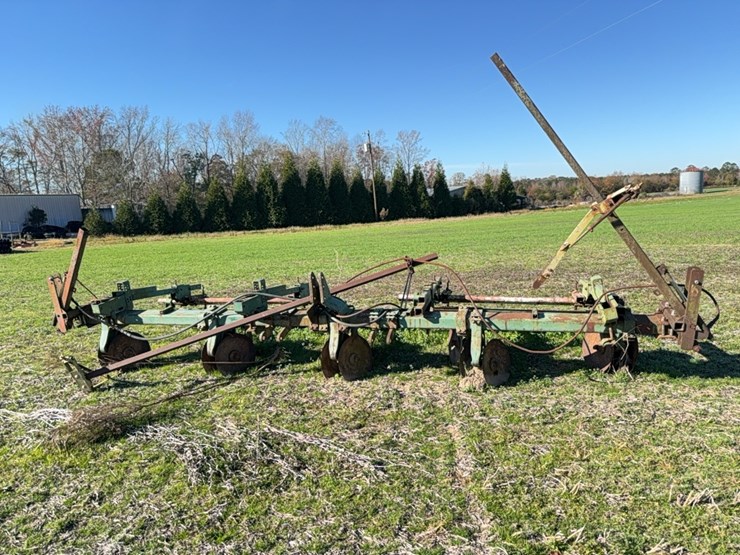 row-bedder---4-row-with-kmc-dirt-door-located-at-107-jernigan-swamp-rd.,-ahoskie,-nc-image-7