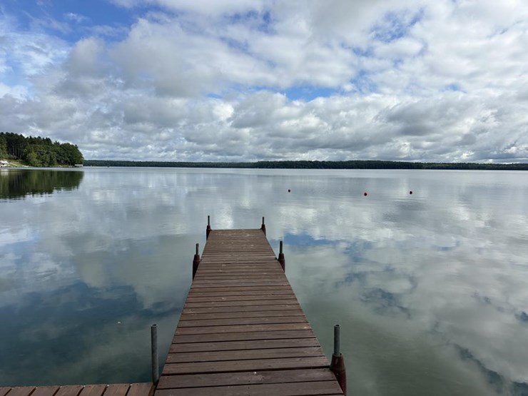 #100-•-waterfront-pub-with-4-bed/2-bath-apartment-image-18