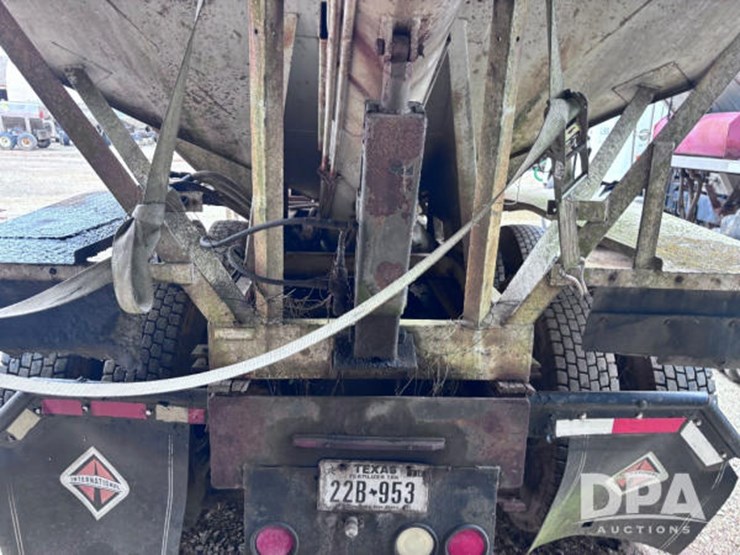 2003-volvo-10-image-39