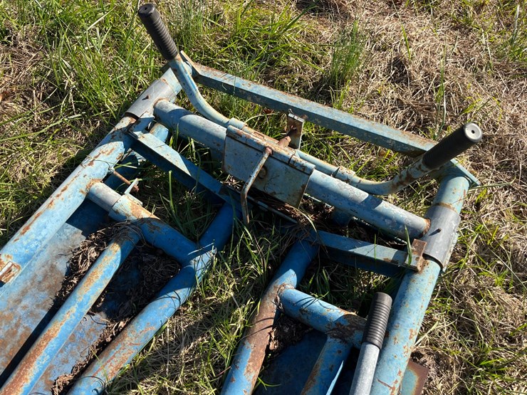28”-cattle-head-gate-located-at-276-jonestown-road-snow-hill-nc-call-252-531-8061-for-more-info-image-3