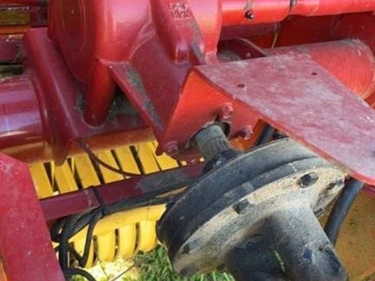 2010-new-holland-br7070-image-10