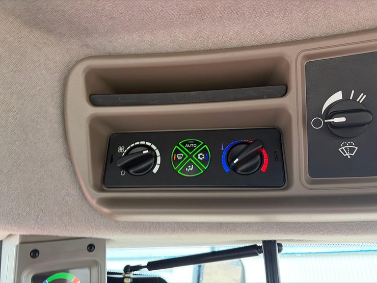 2012-case-ih-400-image-43