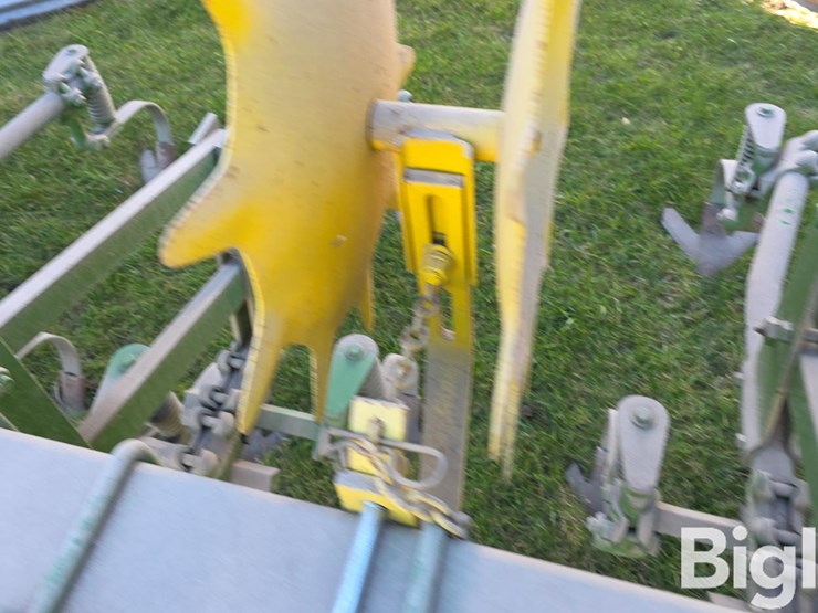 john-deere-8r30"-cultivator-image-19