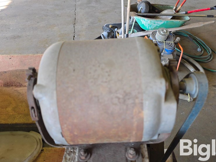 grain-cleaner-&-classic-farm-equipment-image-11