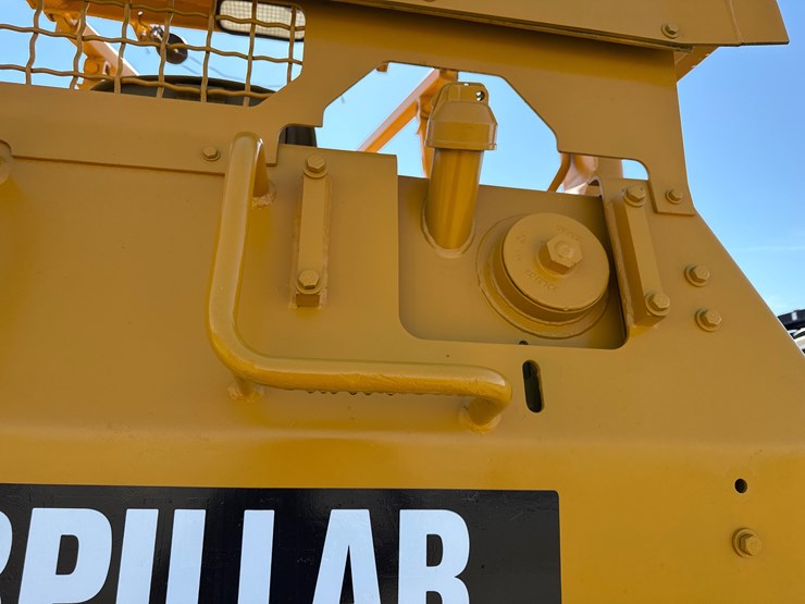 caterpillar-d4h-image-12