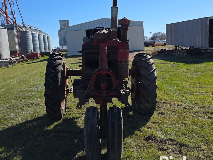 1938-farmall-f-20-2wd-tractor-image-2