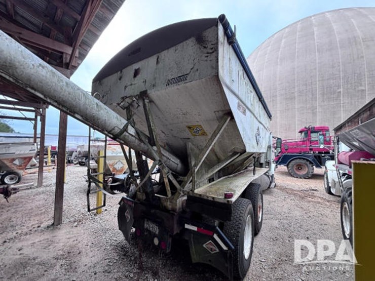 2003-volvo-10-image-10