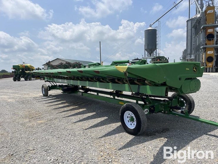 2024-john-deere-c12f-image-1