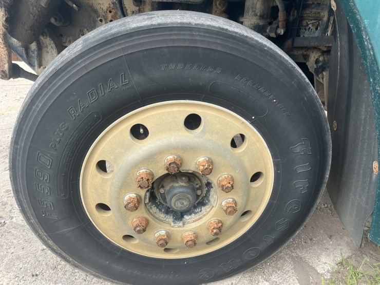 #1633-•-1995-freightliner-usf-1e-sleeper-cab-truck-tractor-image-86