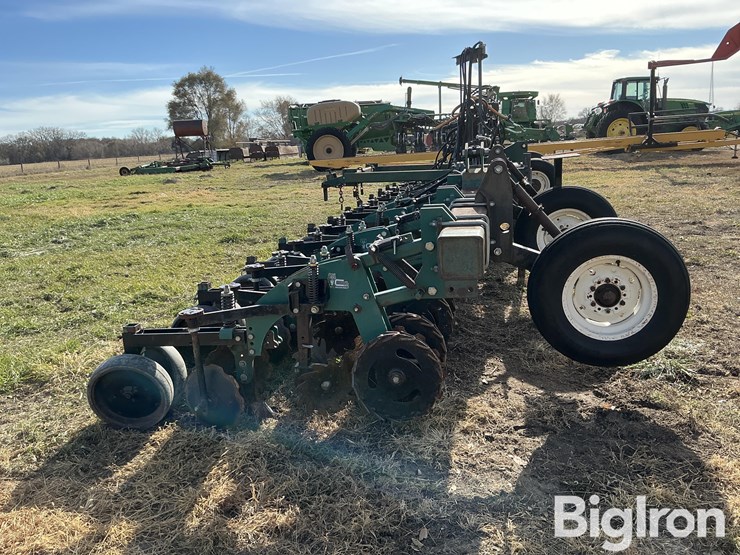 strip-cat-strip-tiller-image-4