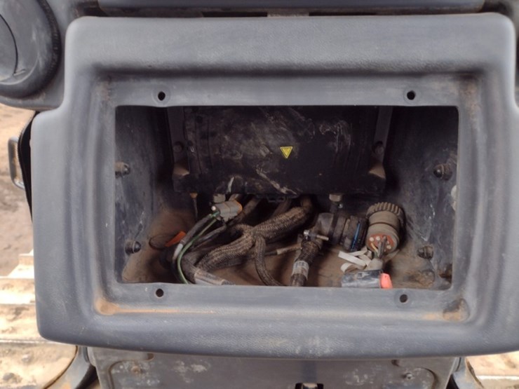 caterpillar-14-image-10