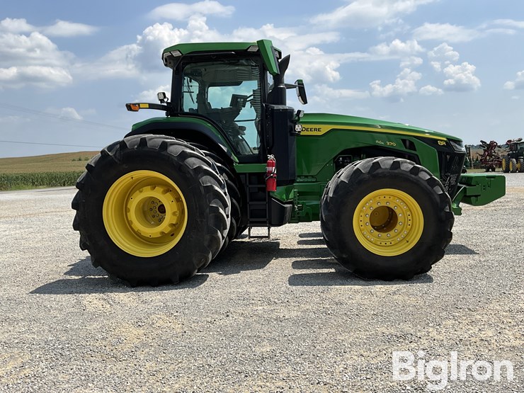 2024-john-deere-8r-370-image-4
