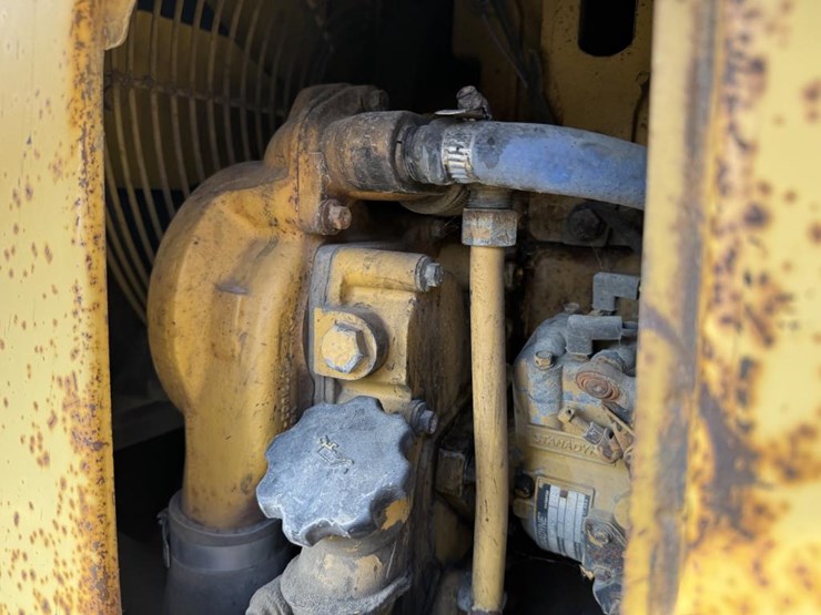 caterpillar-416b-image-59